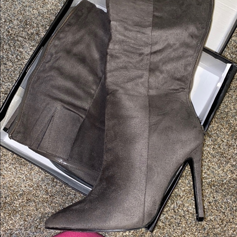 FASHION NOVA HIVER BOOT SOLD OUT GREY 8.5